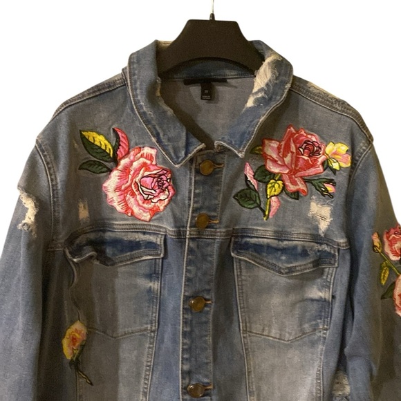 Lane Bryant Distressed Embroidered Patches Denim Jean Jacket Size 22 - Picture 2 of 7